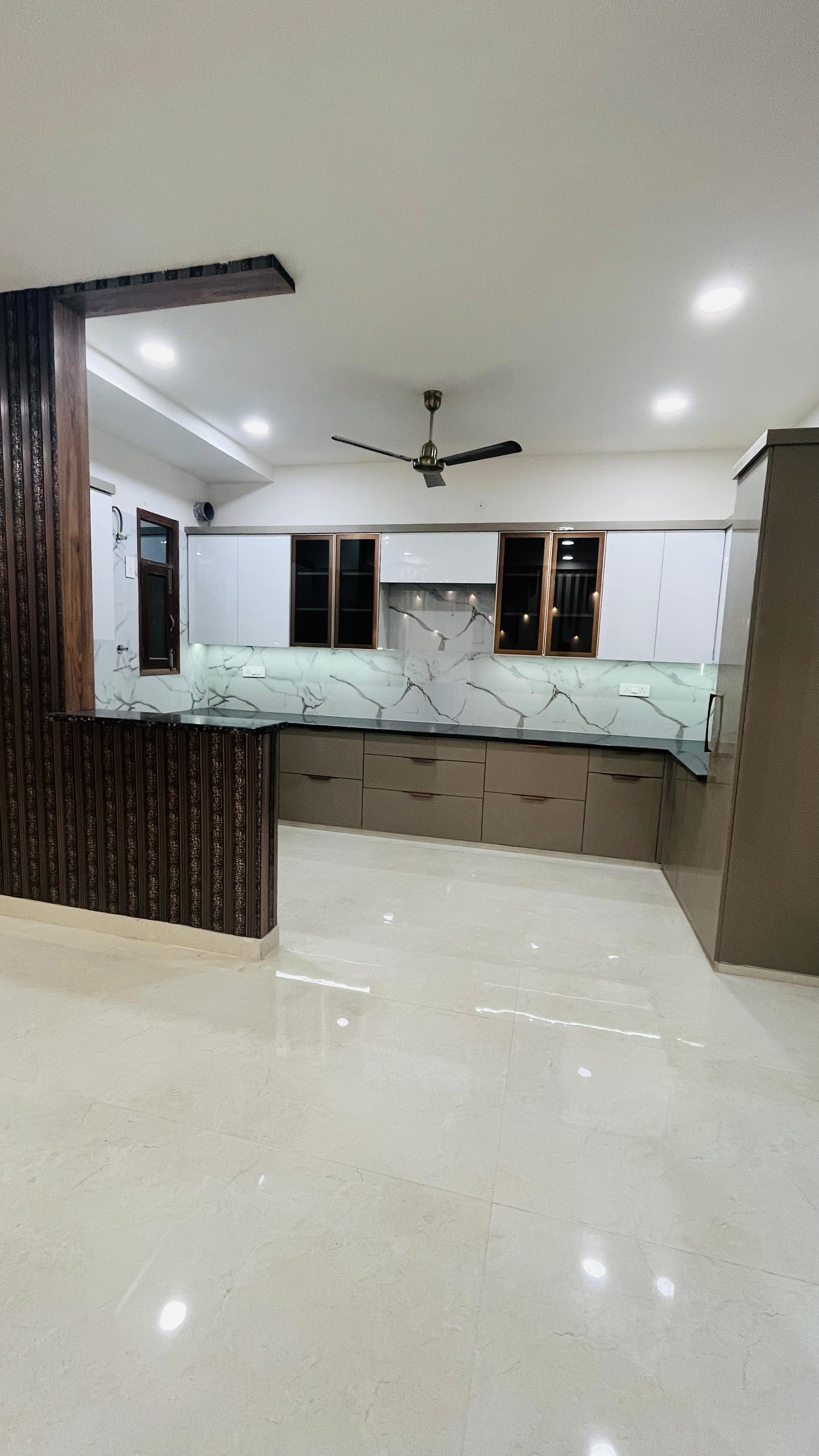 4 BHK Flat in Shakti Khand, Indirapuram Ghaziabad For Sale