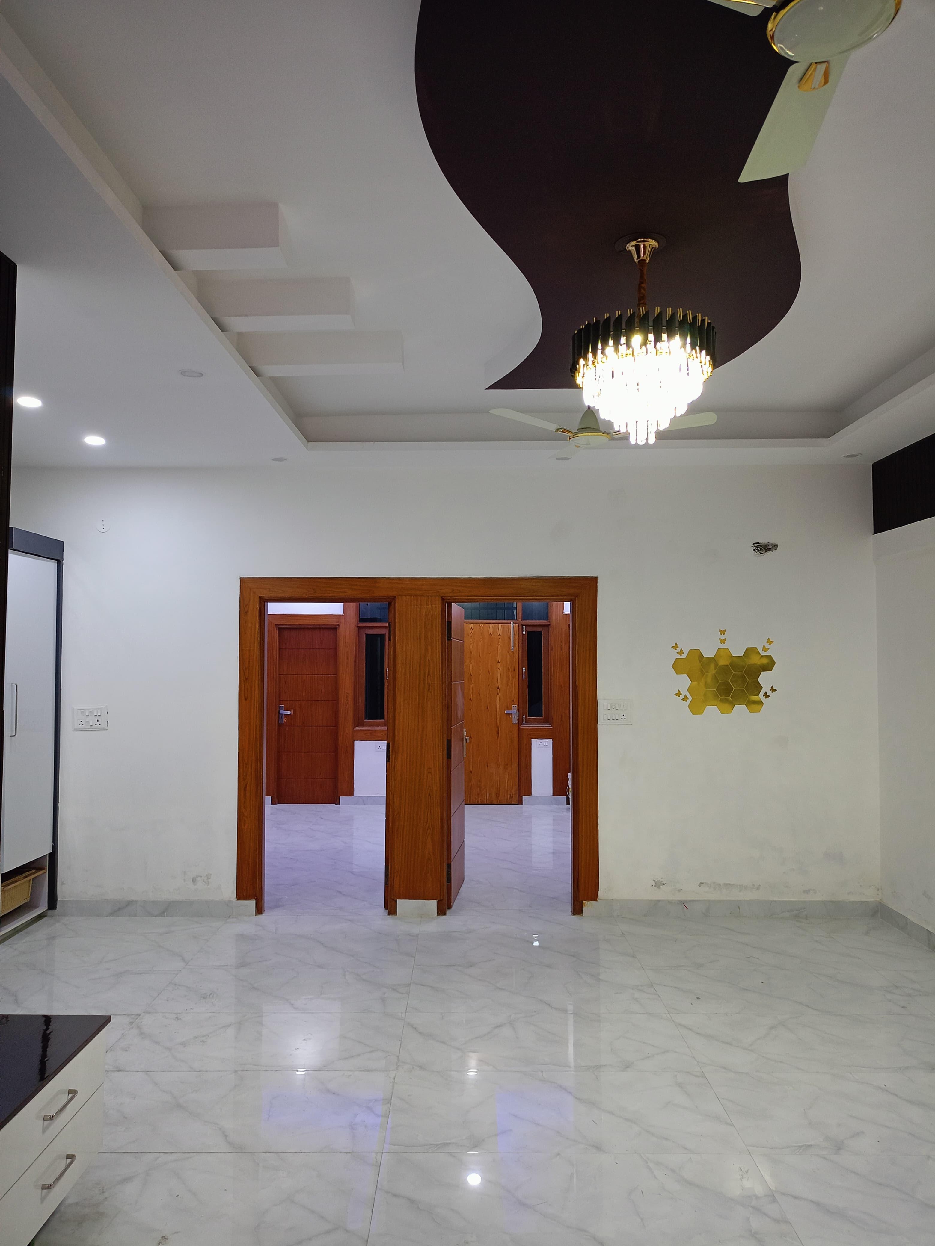 112 MTR NEWLY BUILT 3 BHK INDEPENDENT FLOOR IN INDIRAPURAM