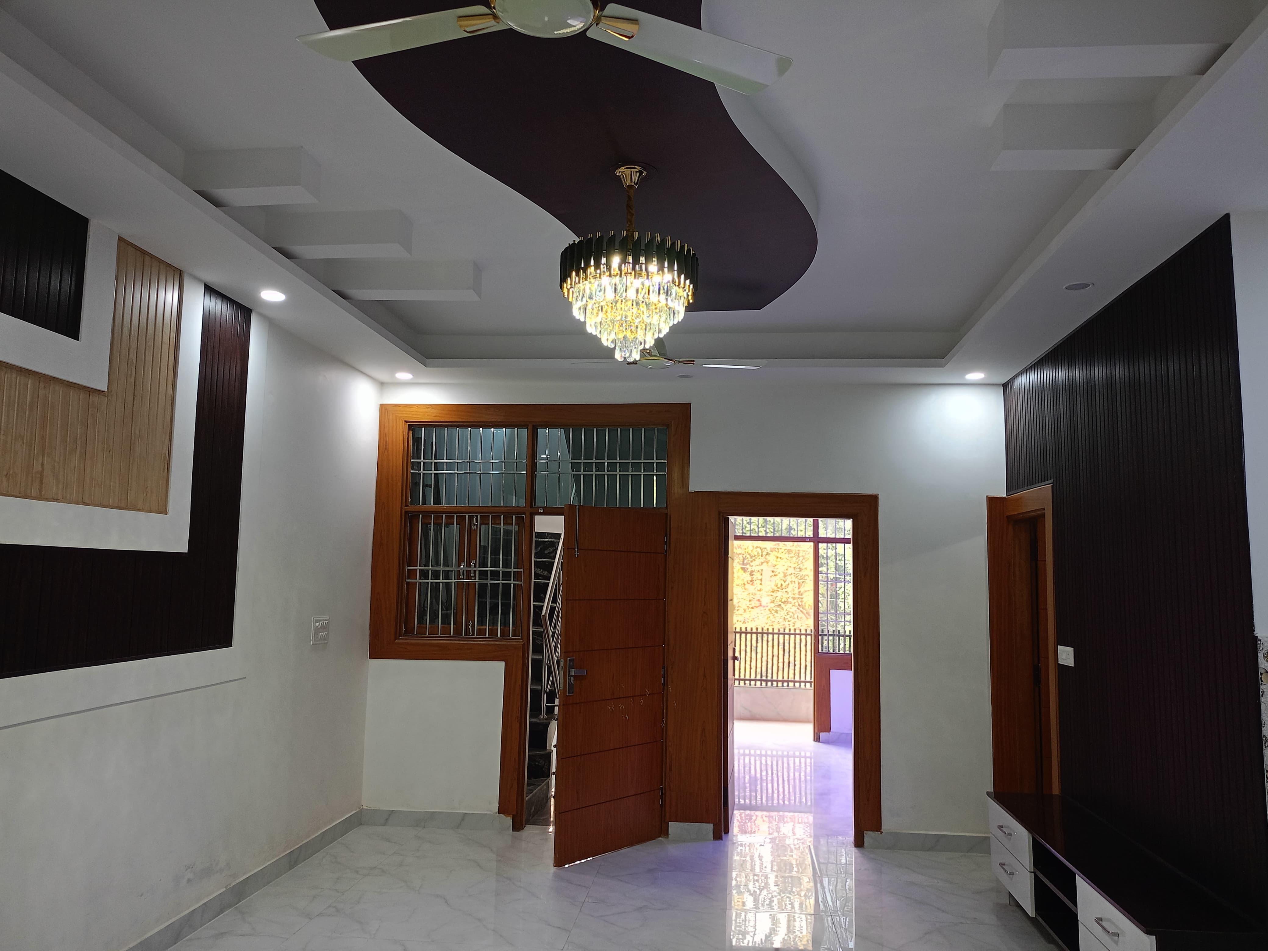 112 MTR NEWLY BUILT 3 BHK INDEPENDENT FLOOR IN INDIRAPURAM