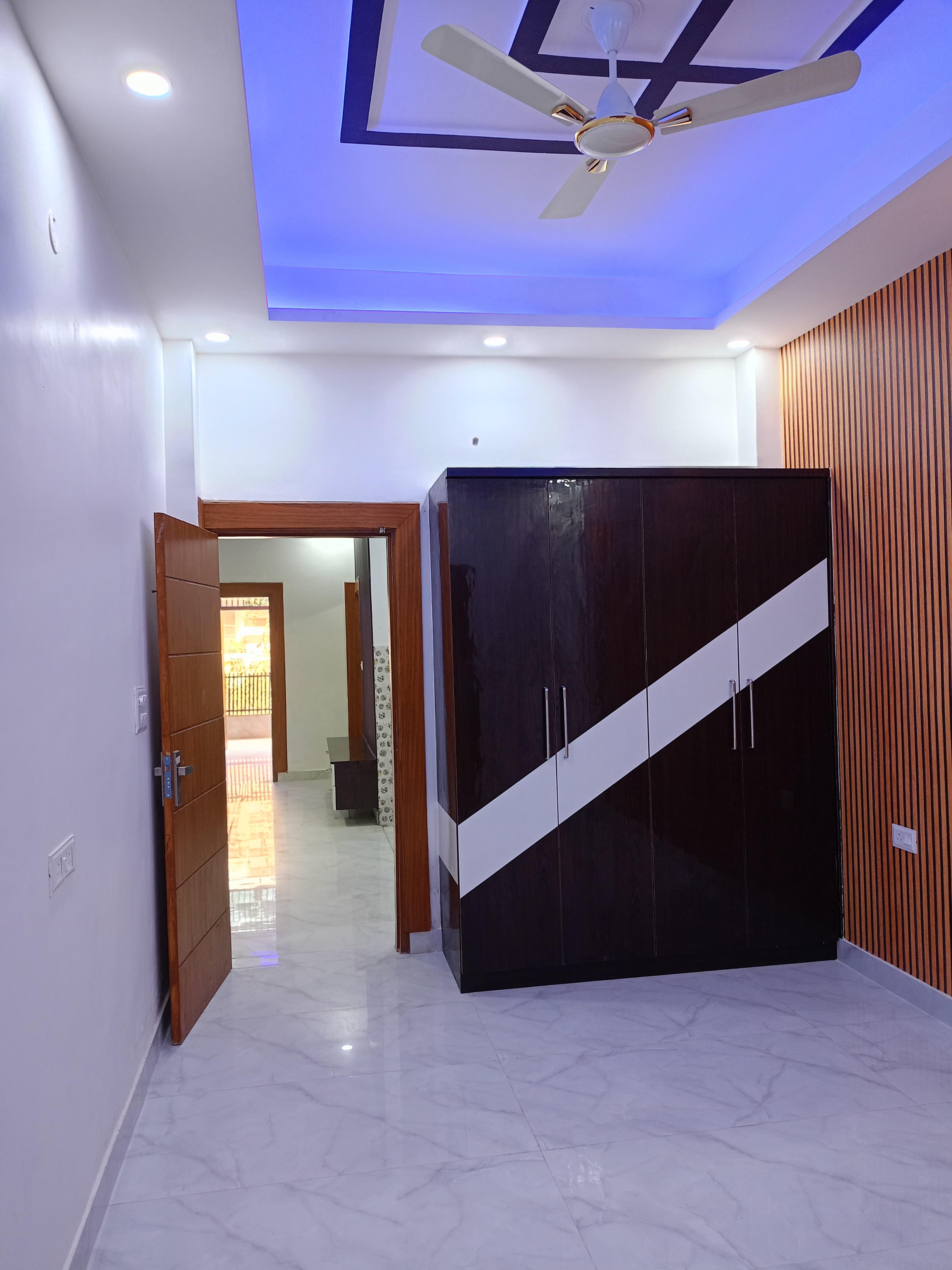 112 MTR NEWLY BUILT 3 BHK INDEPENDENT FLOOR IN INDIRAPURAM