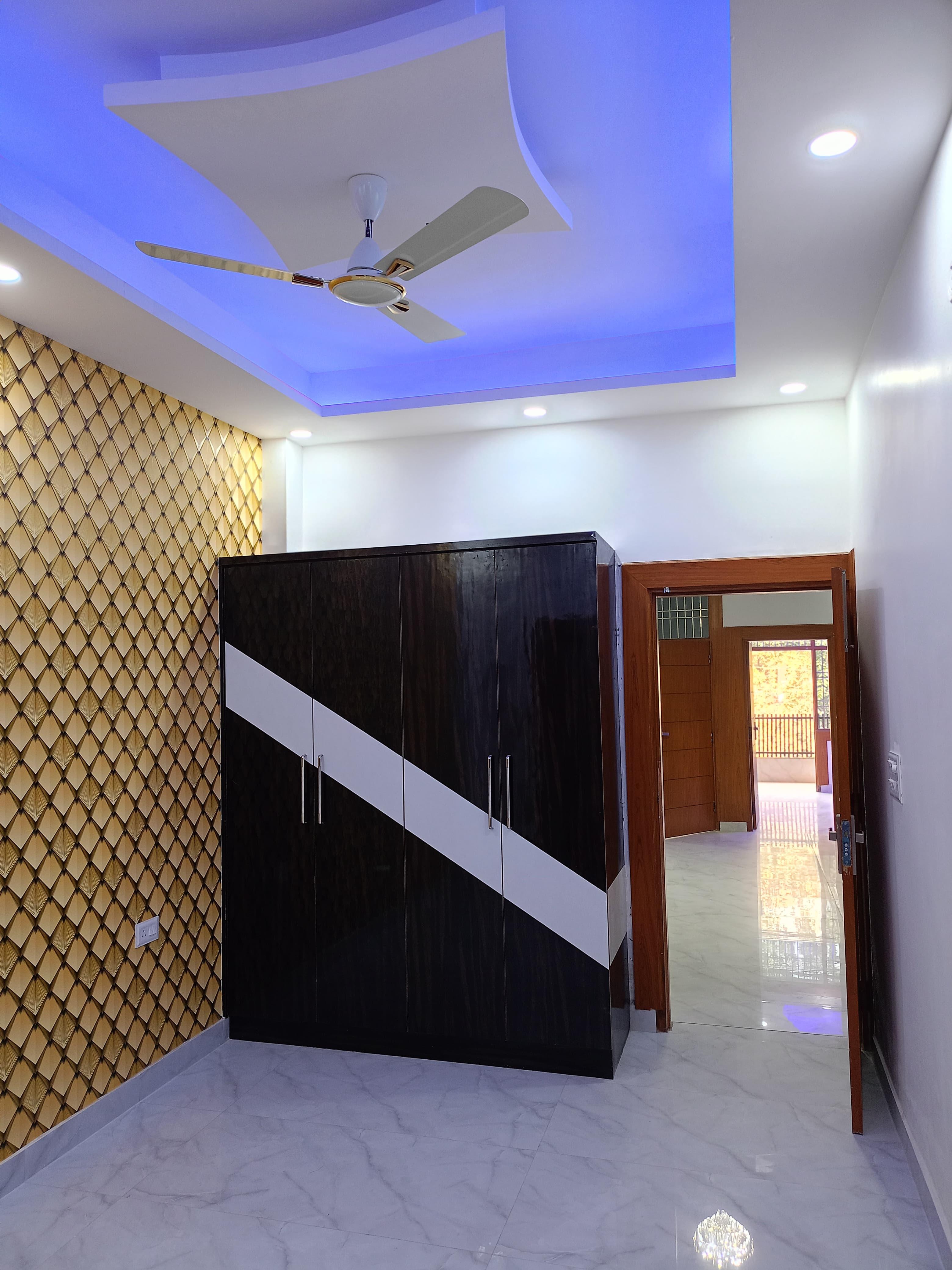 112 MTR NEWLY BUILT 3 BHK INDEPENDENT FLOOR IN INDIRAPURAM