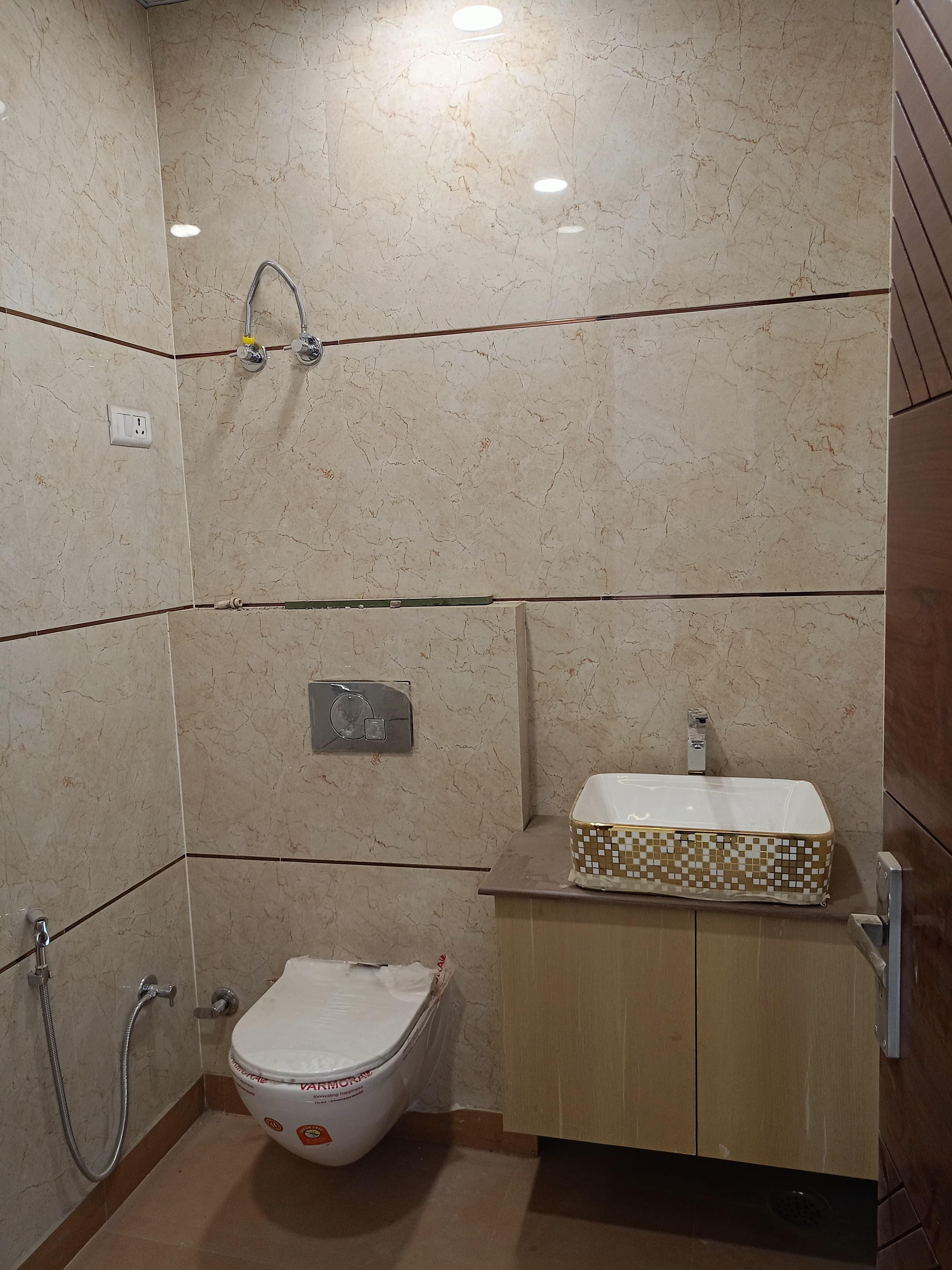 2 BHK FOR SALE PROPERTY SHAKTI KHAND IN INDIRAPURAM