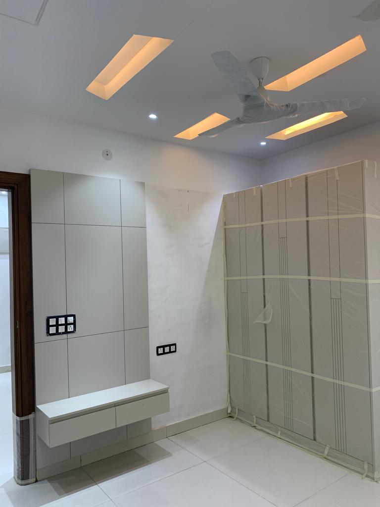 3 BHK PROPERTY IN SHAKTI KHAND INDIRAPURAM