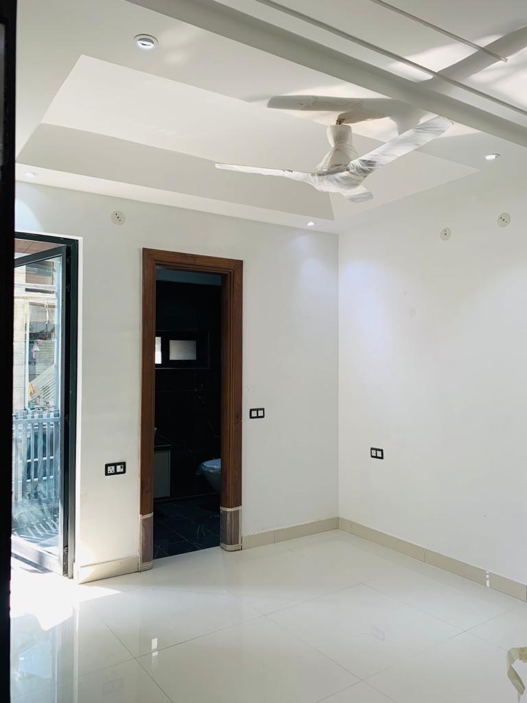 3 BHK PROPERTY IN SHAKTI KHAND INDIRAPURAM