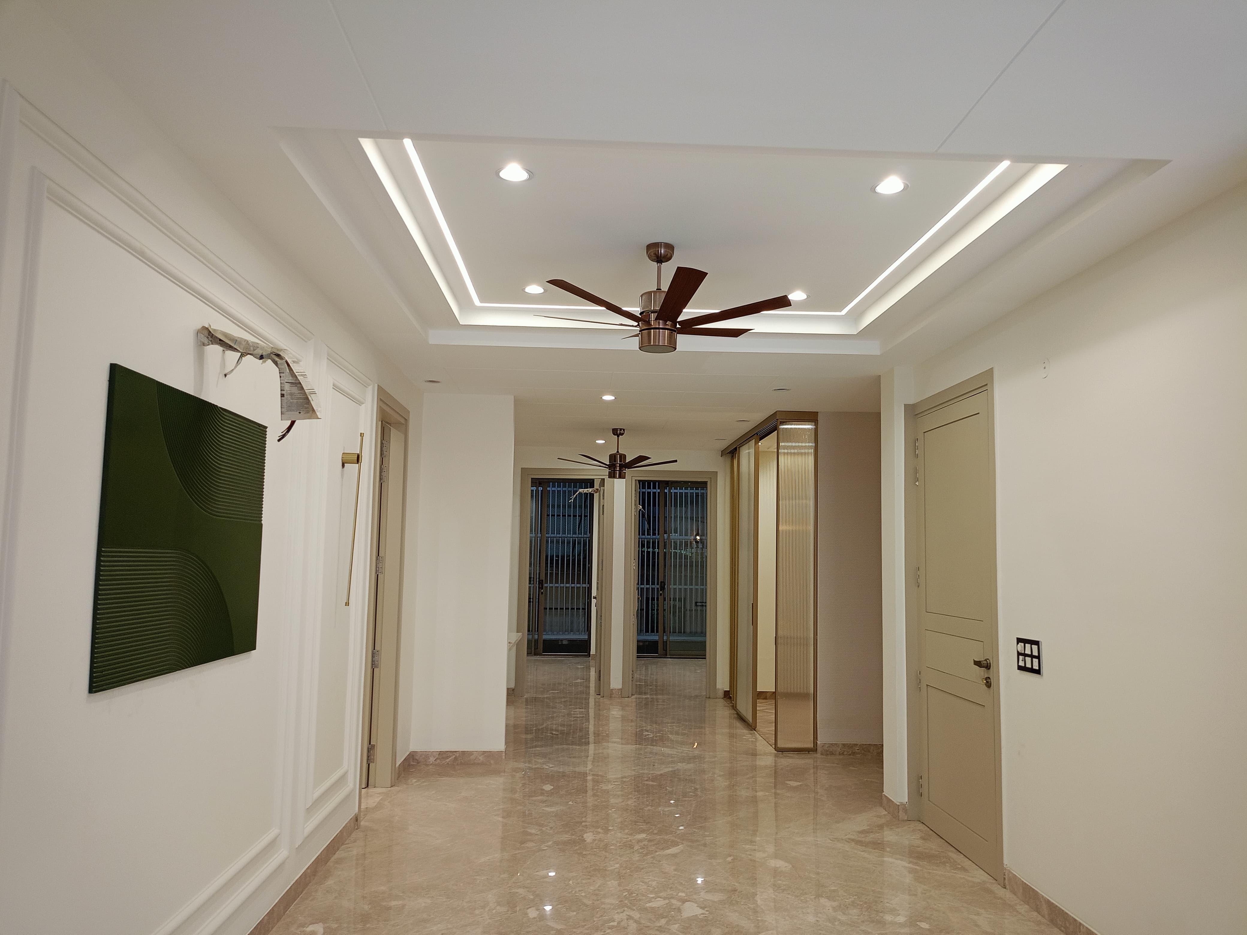 5 BHK SALE PROPERTY IN GYAN KHAND INDIRAPURAM TOP FLOOR