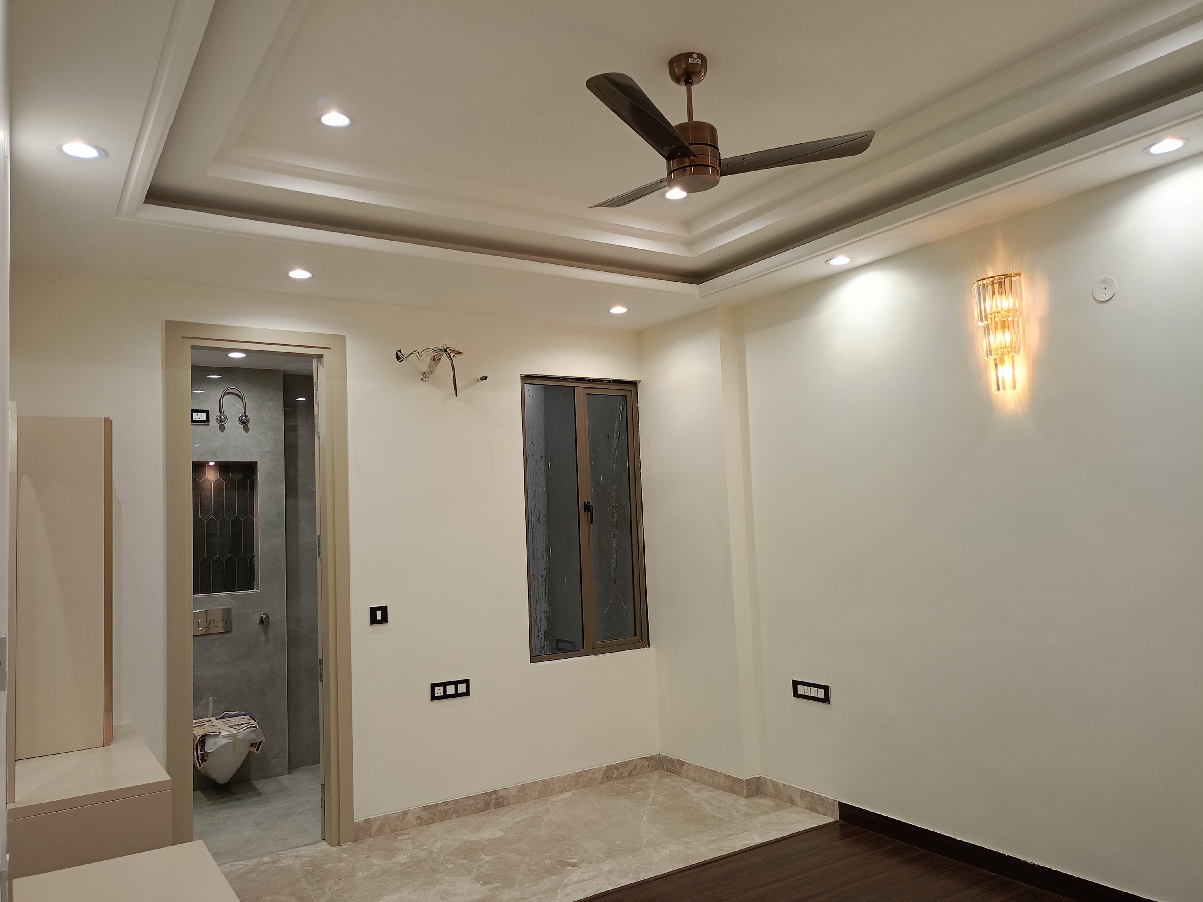 5 BHK SALE PROPERTY IN GYAN KHAND INDIRAPURAM TOP FLOOR