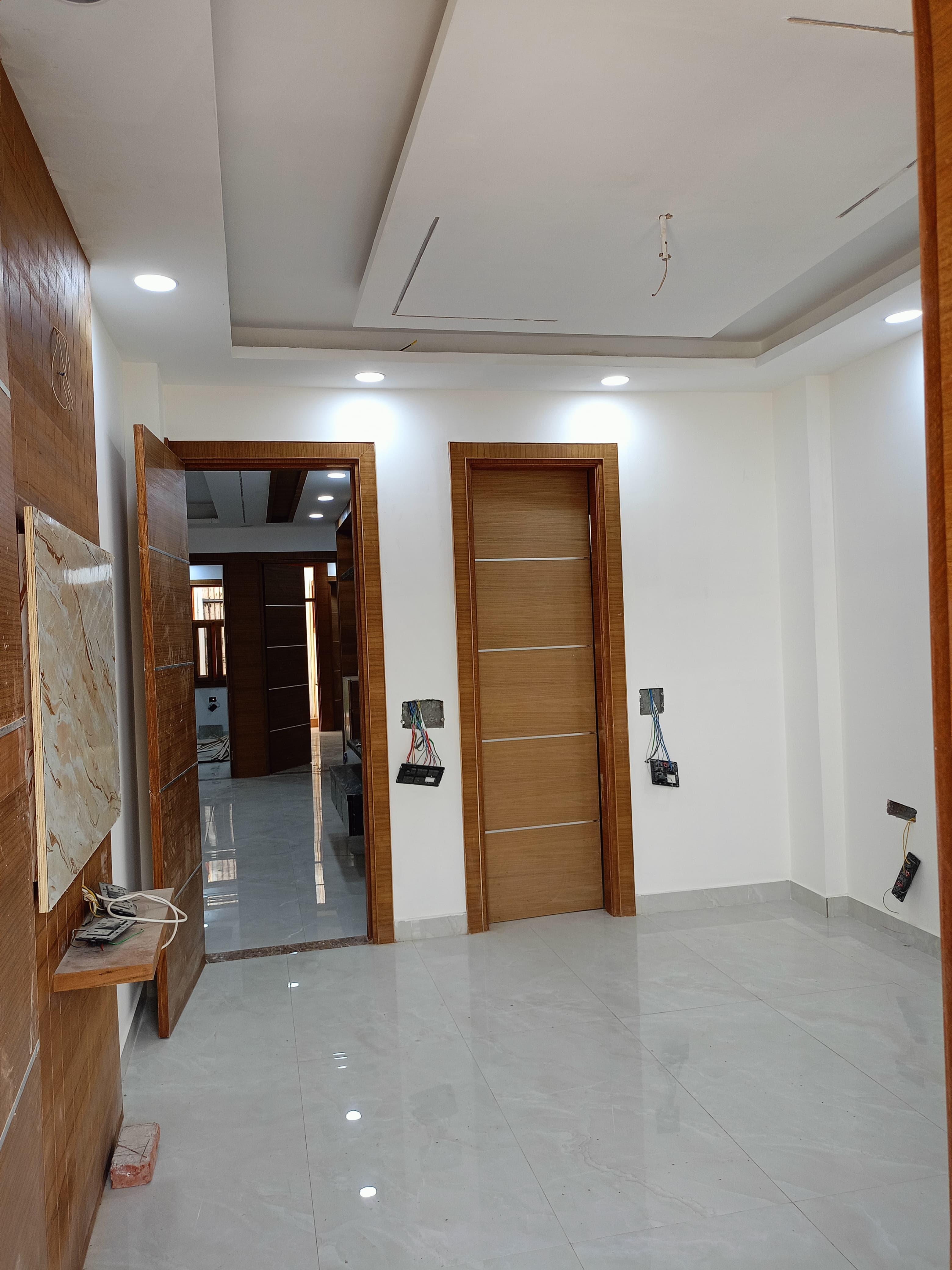 3 BHK SALE PROPERTY IN SHAKTI KHAND INDIRAPURAM